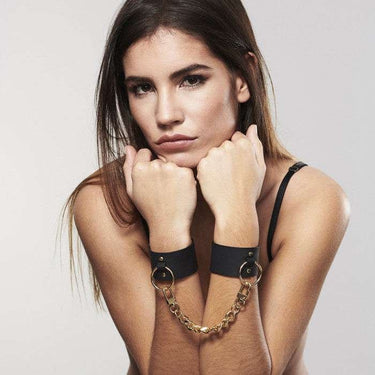 Polsini BDSM vegani MAZE: bracciali trasformabili in manette eleganti